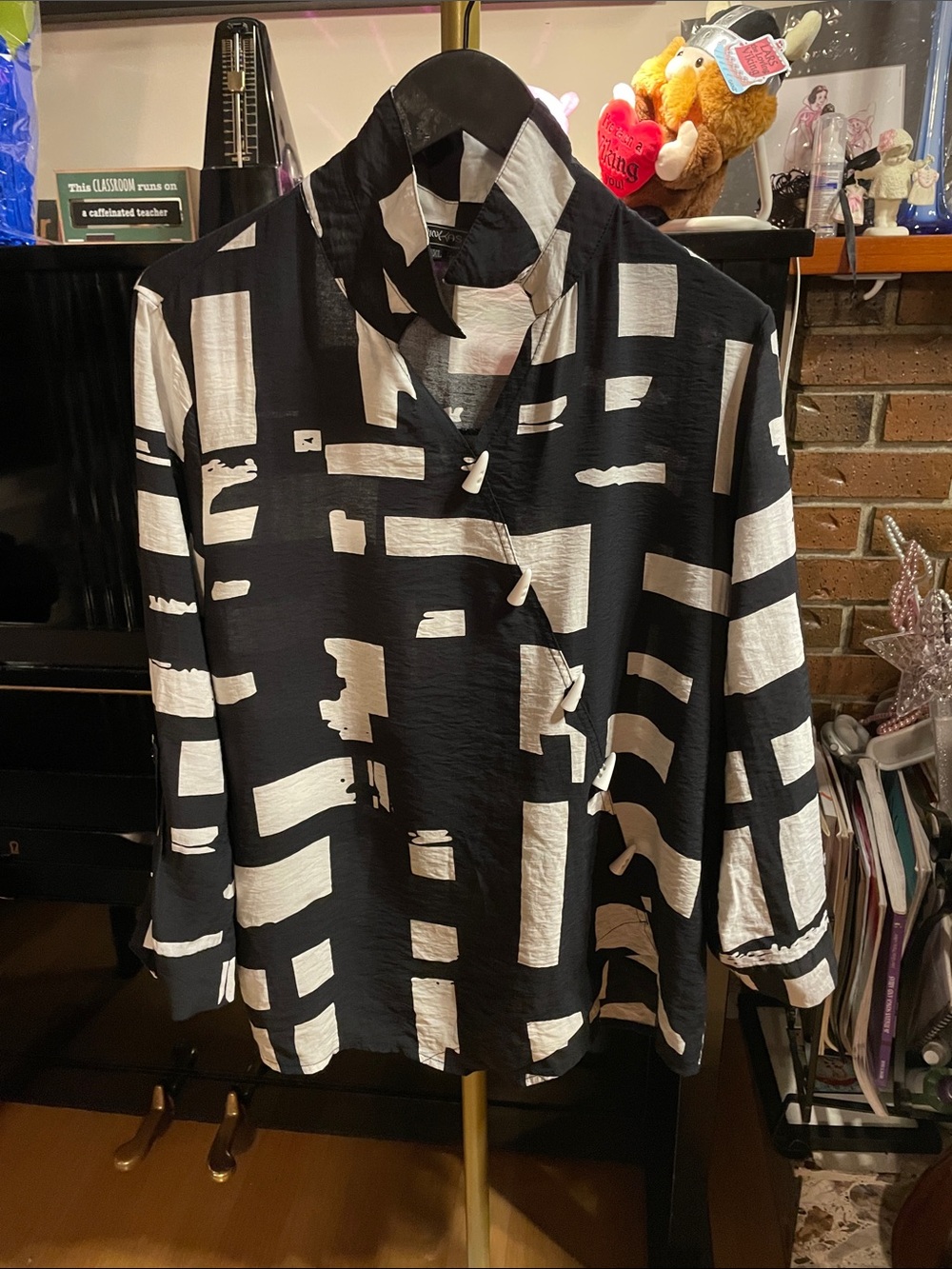 Minkas Black & White Abstract Blouse